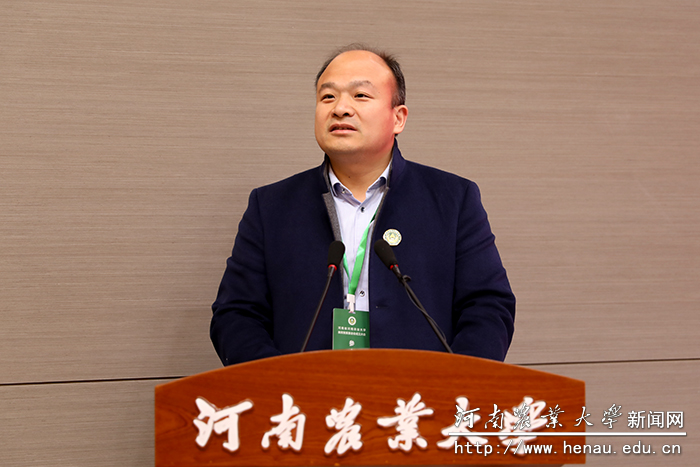 新增选校友会常务理事、河南永兴土地信息技术有限公司董事长、校友企业家联盟会长张技校友发言 新增选校友会常务理事、河南永兴土地信息技术有限公司董事长、校友企业家联盟会长张技校友发言