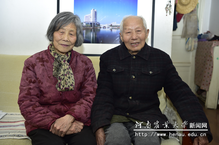 司鸿瑞和爱人效英丽老师