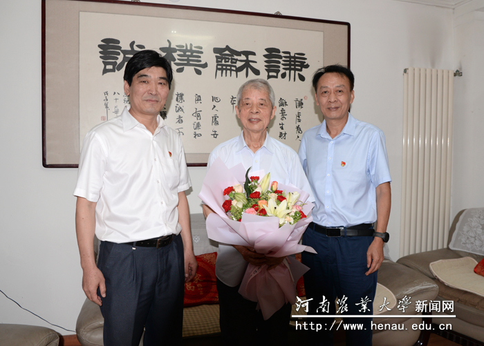 校党委书记魏蒙关一行看望慰问老校长蒋建平教授 校党委书记魏蒙关一行看望慰问老校长蒋建平教授
