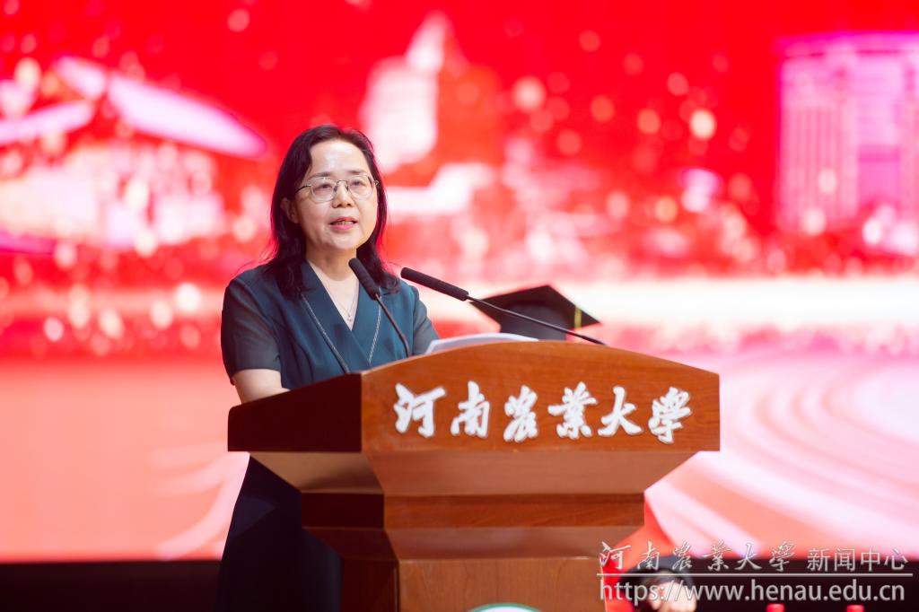 教师代表发言.jpg
