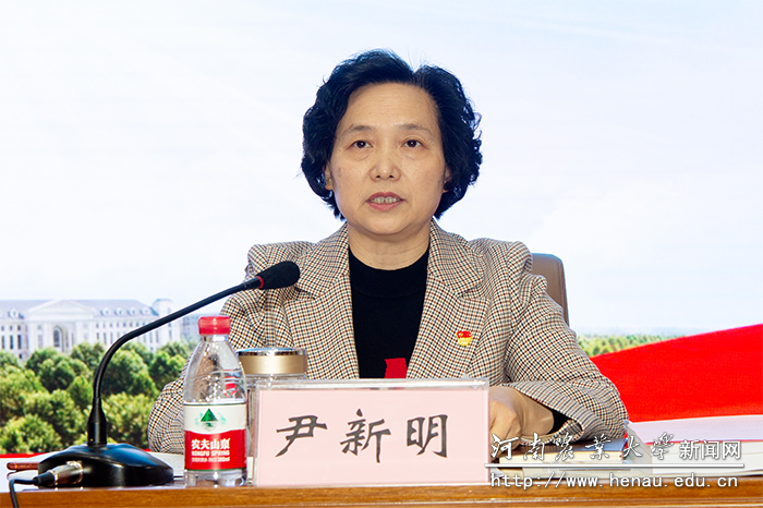 副校长尹新明宣读表彰文件