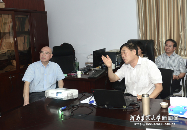 校党委书记李留心看望慰问康相涛教授 校党委书记李留心看望慰问康相涛教授
