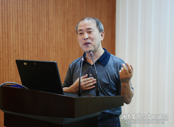 曲建武教授作报告 曲建武教授作报告
