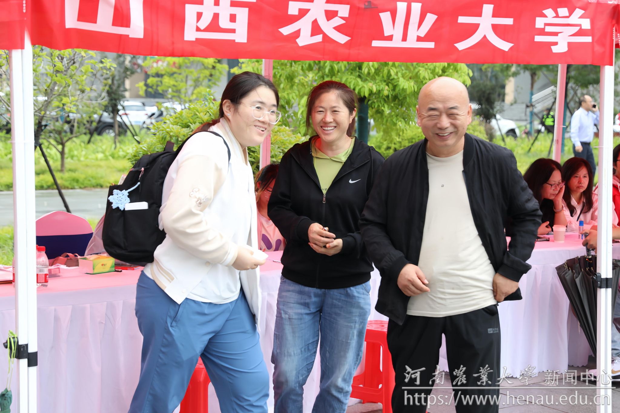 全家动员送人才.jpg
