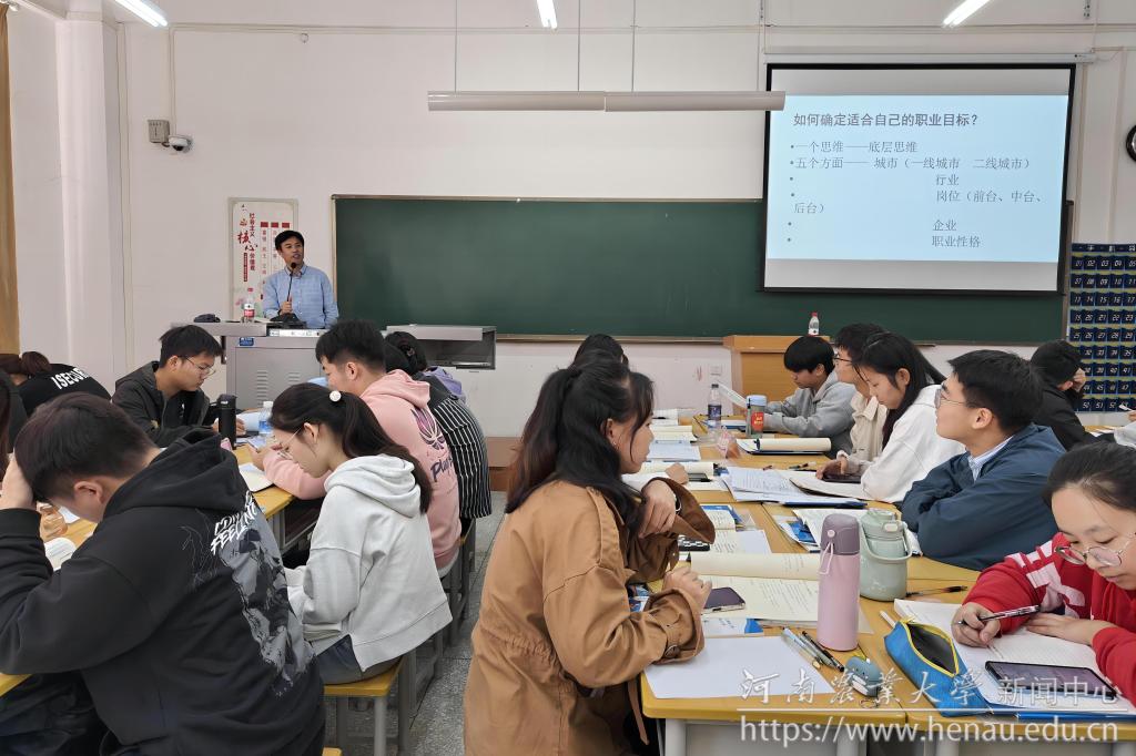 教师课堂授课 (3).jpg
