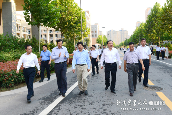 校党委书记程传兴介绍学校有关情况 校党委书记程传兴介绍学校有关情况