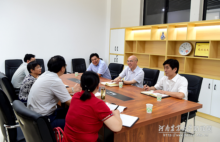 李留心一行在国际教育学院调研 李留心一行在国际教育学院调研