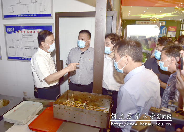 武维华查看厨余垃圾回收利用情况 武维华查看厨余垃圾回收利用情况