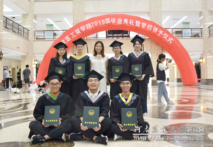 韩笑与学生在一起 韩笑与学生在一起