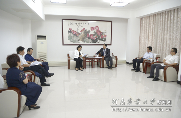 校长、中国工程院院士张改平与省委外事办主任付静会谈 校长、中国工程院院士张改平与省委外事办主任付静会谈
