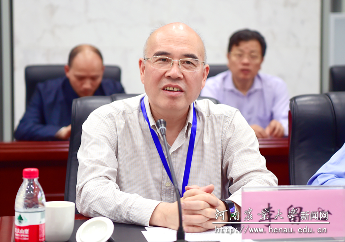 校党委书记李留心致词 校党委书记李留心致词