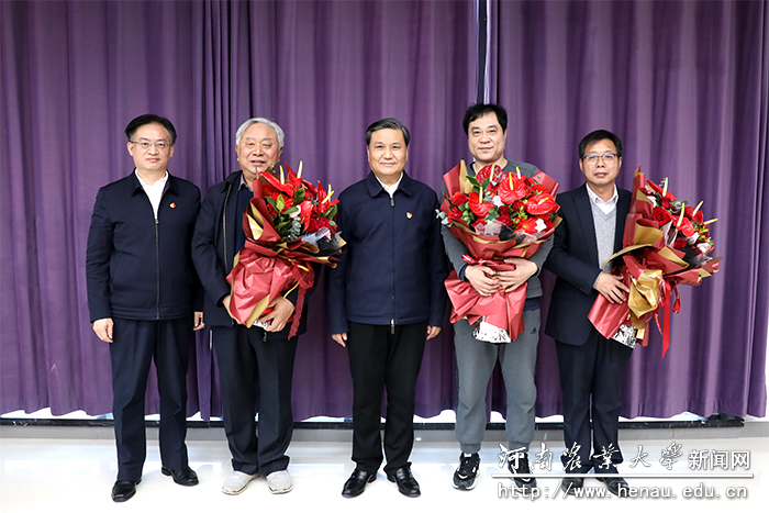 副省长武国定向我校专家送上节日祝福 副省长武国定向我校专家送上节日祝福