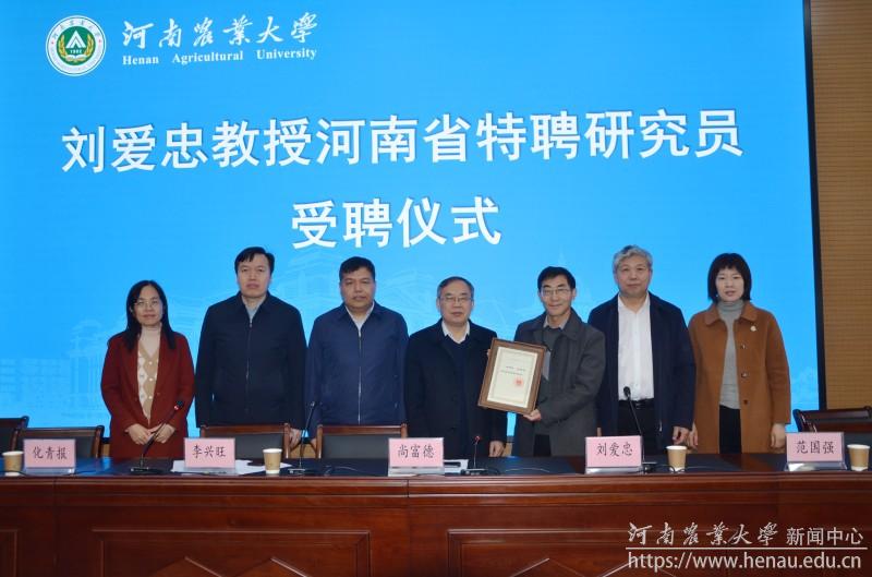 图片二 与会人员合影.jpg