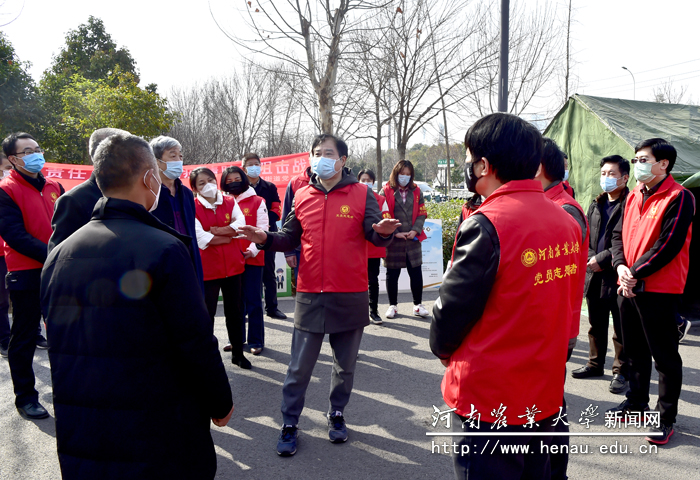 校长、中国工程院院士张改平看望慰问党员志愿者 校长、中国工程院院士张改平看望慰问党员志愿者