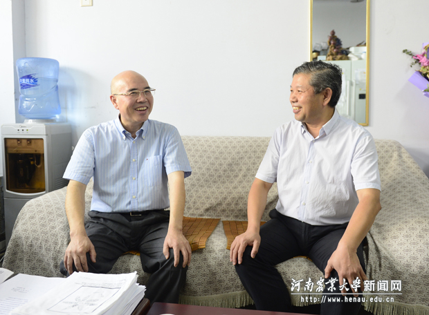 校党委书记李留心看望慰问范国强教授 校党委书记李留心看望慰问范国强教授