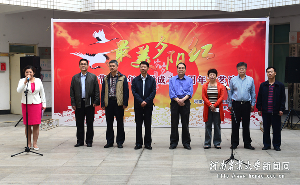 学校举办“老年节暨老年大学成立十周年”庆祝大会 学校举办“老年节暨老年大学成立十周年”庆祝大会