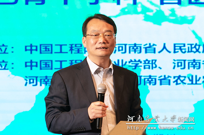 动物医学院院长张龙现宣布此次研讨会闭幕 动物医学院院长张龙现宣布此次研讨会闭幕