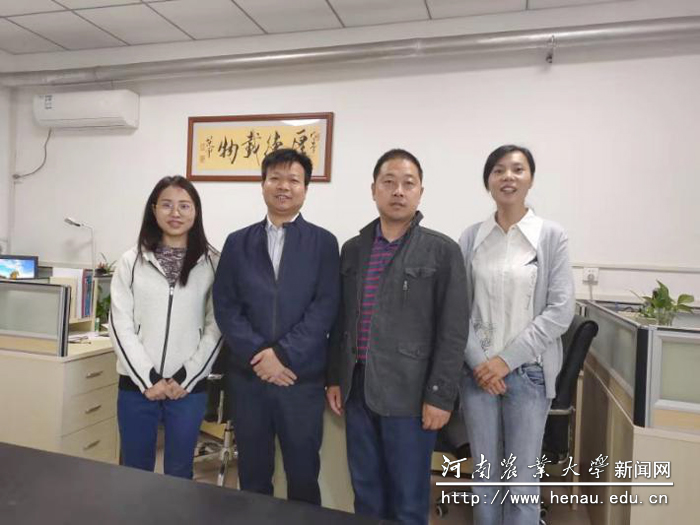 谭明副教授(左2)和团队主要成员 谭明副教授(左2)和团队主要成员