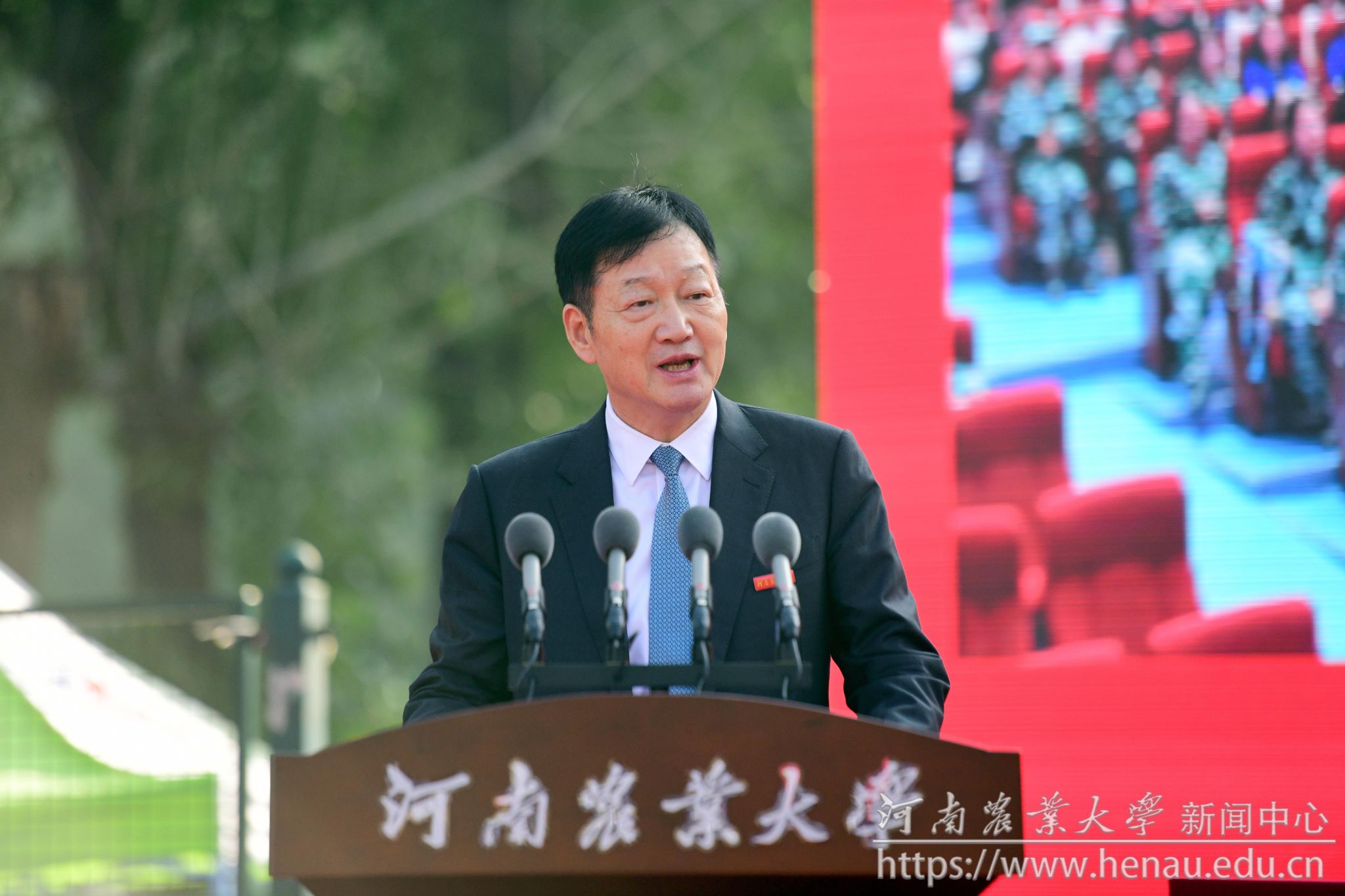 校友代表、牧原集团创始人、董事长秦英林发言.jpg
