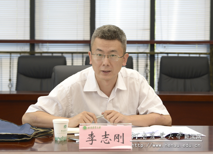 省教育厅组干处副处长李志刚介绍调研情况 省教育厅组干处副处长李志刚介绍调研情况