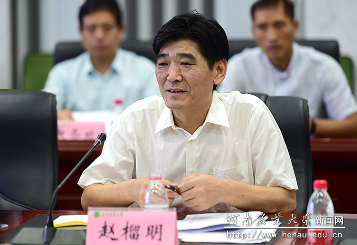 校党委副书记赵榴明主持会议 校党委副书记赵榴明主持会议