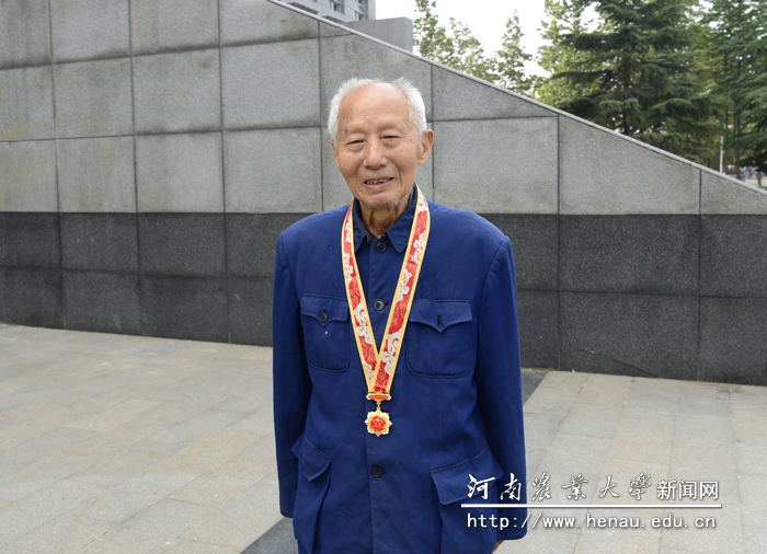 司鸿瑞获颁庆祝新中国成立70周年纪念章