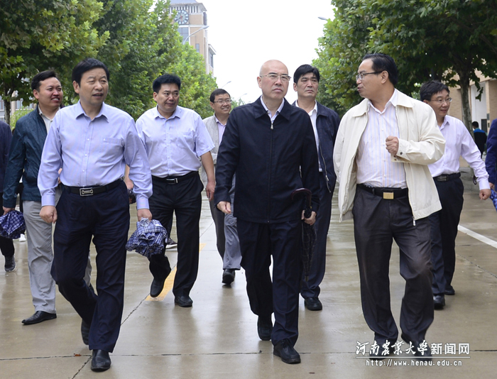 校党委书记李留心查看许昌校区建设情况