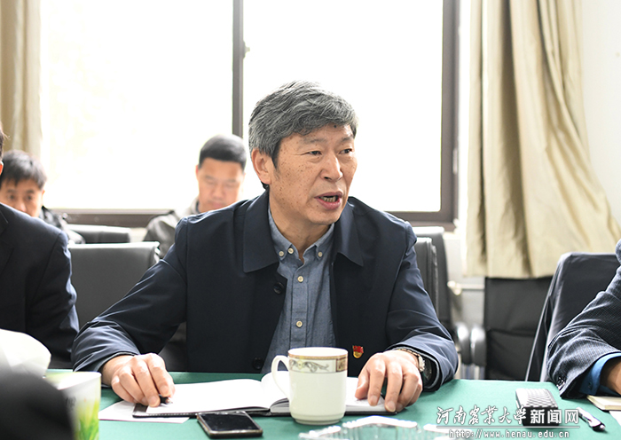副校长杨喜田介绍工程进展情况 副校长杨喜田介绍工程进展情况