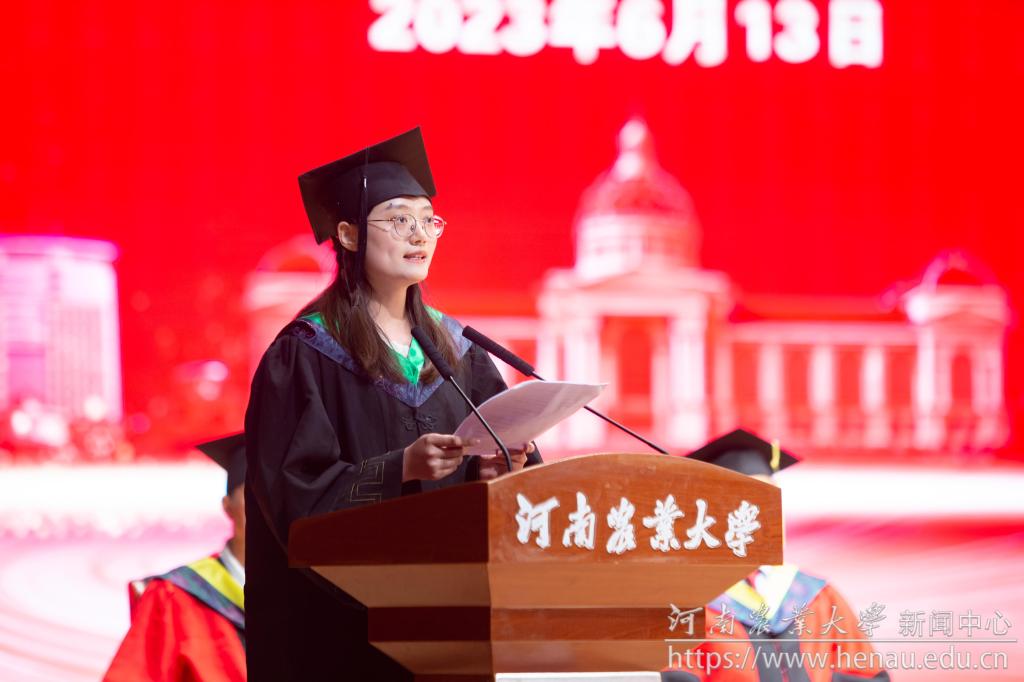 学生代表发言.jpg