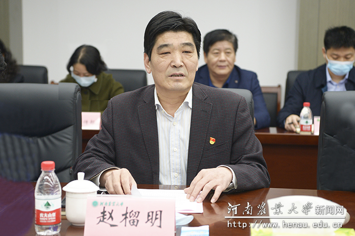 校党委副书记赵榴明主持会议 校党委副书记赵榴明主持会议