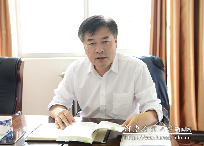 校党委副书记、工会主席李成吾领学《习近平关于“不忘初心、牢记使命”重要论述选编》 校党委副书记、工会主席李成吾领学《习近平关于“不忘初心、牢记使命”重要论述选编》