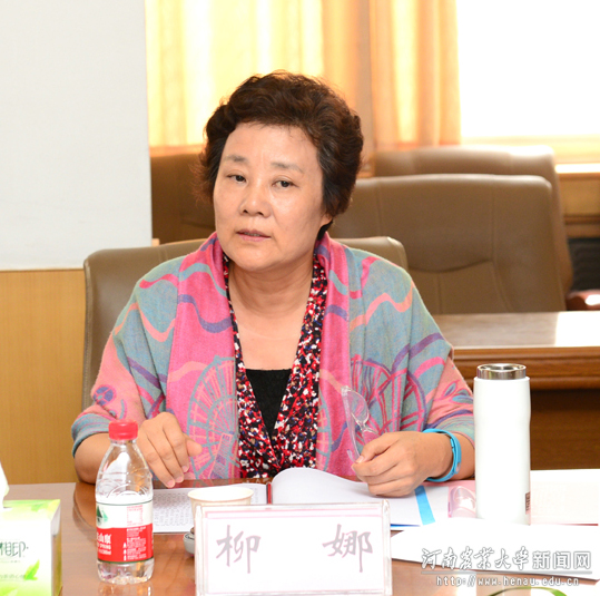 副校长柳娜介绍学校后勤工作 副校长柳娜介绍学校后勤工作
