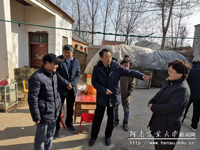 走访贫困户 走访贫困户