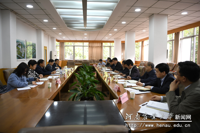 汇报会在行政楼第一会议室举行