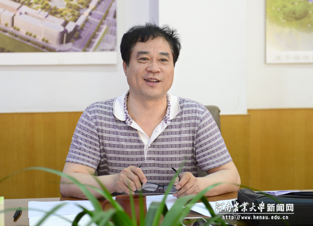 校长、中国工程院院士、校学位评定委员会主席张改平主持会议 校长、中国工程院院士、校学位评定委员会主席张改平主持会议