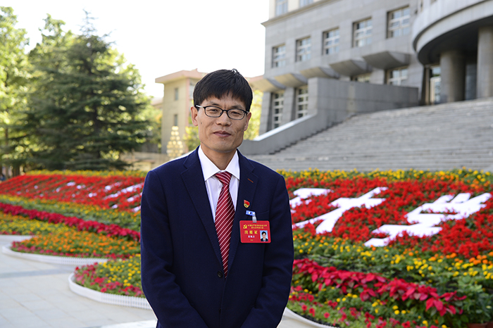 食品科学技术学院院长  黄现青