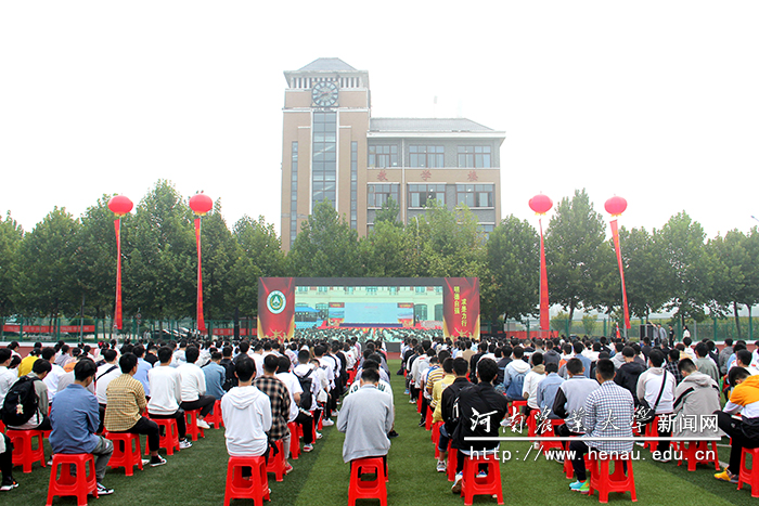 许昌校区2020级新生通过5G直播互动参加开学典礼 许昌校区2020级新生通过5G直播互动参加开学典礼