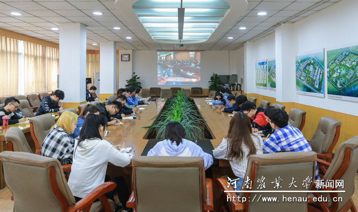我校青年积极收听收看纪念五四运动100周年大会 我校青年积极收听收看纪念五四运动100周年大会