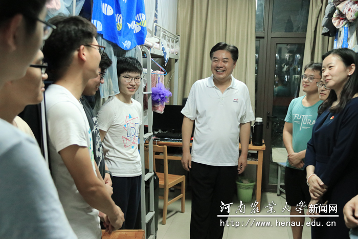 校党委副书记、工会主席李成吾看望慰问毕业生 校党委副书记、工会主席李成吾看望慰问毕业生