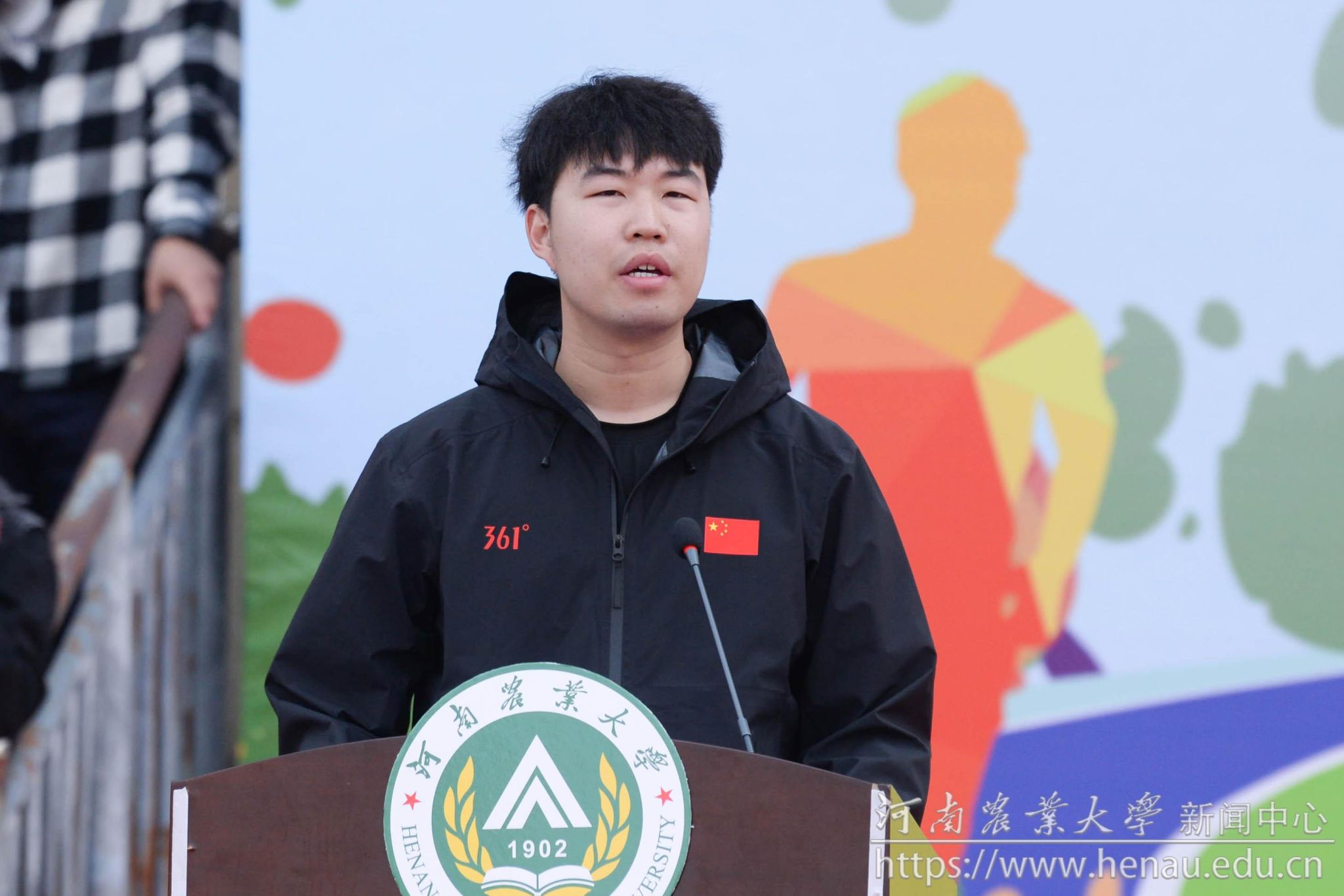 运动员代表、体育学院社会体育指导与管理专业2021级本科生姚一林宣誓.jpg
