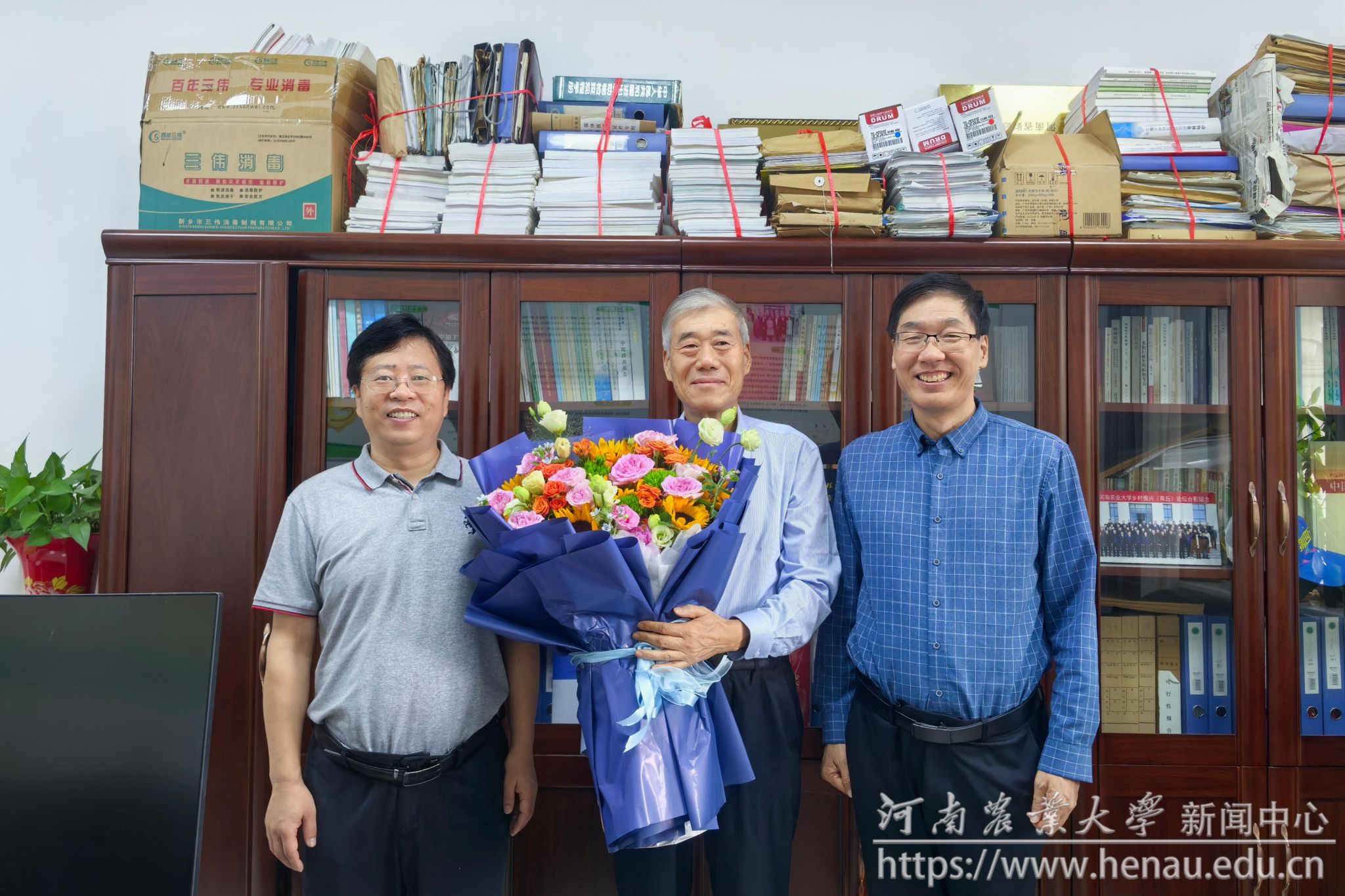 动物医学院走访慰问康相涛院士.jpg