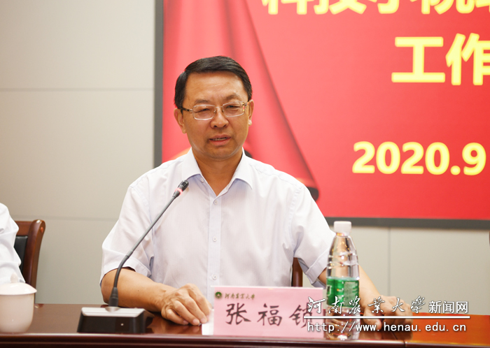 中国农技协副理事长、中国工程院院士、中国农业大学教授张福锁介绍“科技小院”建设情况 中国农技协副理事长、中国工程院院士、中国农业大学教授张福锁介绍“科技小院”建设情况