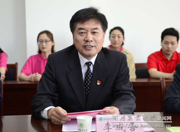 校党委副书记、工会主席李成吾主持揭牌仪式 校党委副书记、工会主席李成吾主持揭牌仪式