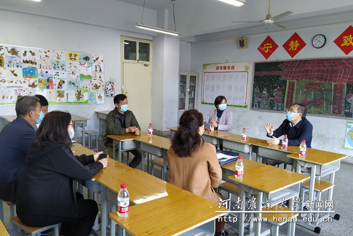 尚富德查看小学部防控工作情况 尚富德查看小学部防控工作情况
