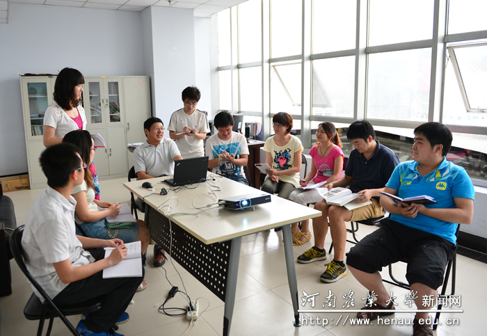 2012年,指导研究生开展学习 2012年,指导研究生开展学习
