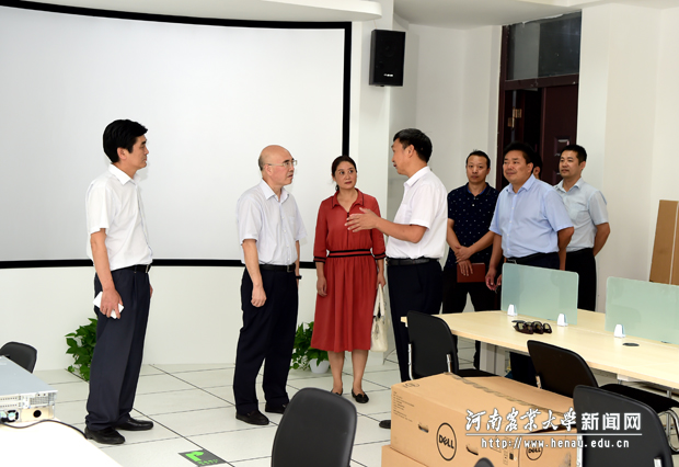 校党委书记李留心一行到信息与管理科学学院调研 校党委书记李留心一行到信息与管理科学学院调研