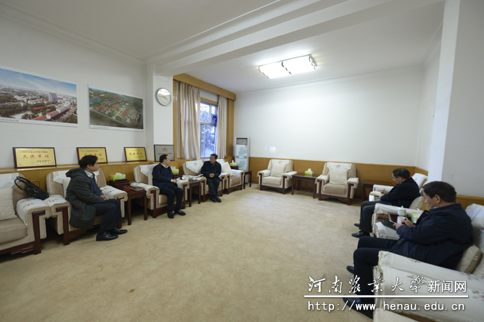座谈会在行政楼三楼接待室举行 座谈会在行政楼三楼接待室举行