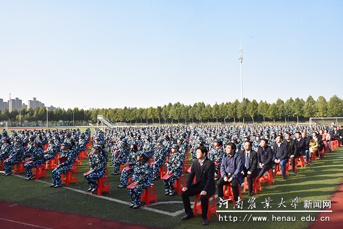 许昌校区2021级新生认真参会