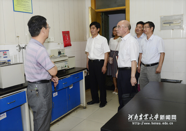 校党委书记李留心一行到食品科学技术学院调研 校党委书记李留心一行到食品科学技术学院调研