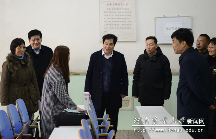 校长、中国工程院院士张改平与大学生交流 校长、中国工程院院士张改平与大学生交流